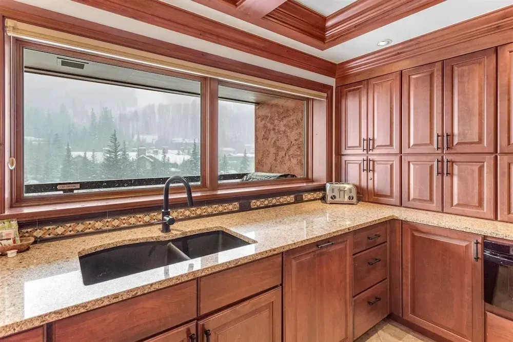 Exclusive 4 Bedroom Ski In, Ski Out Vacation Rental With Hot Tubs And Heated Outdoor Pool In Lionshead Village