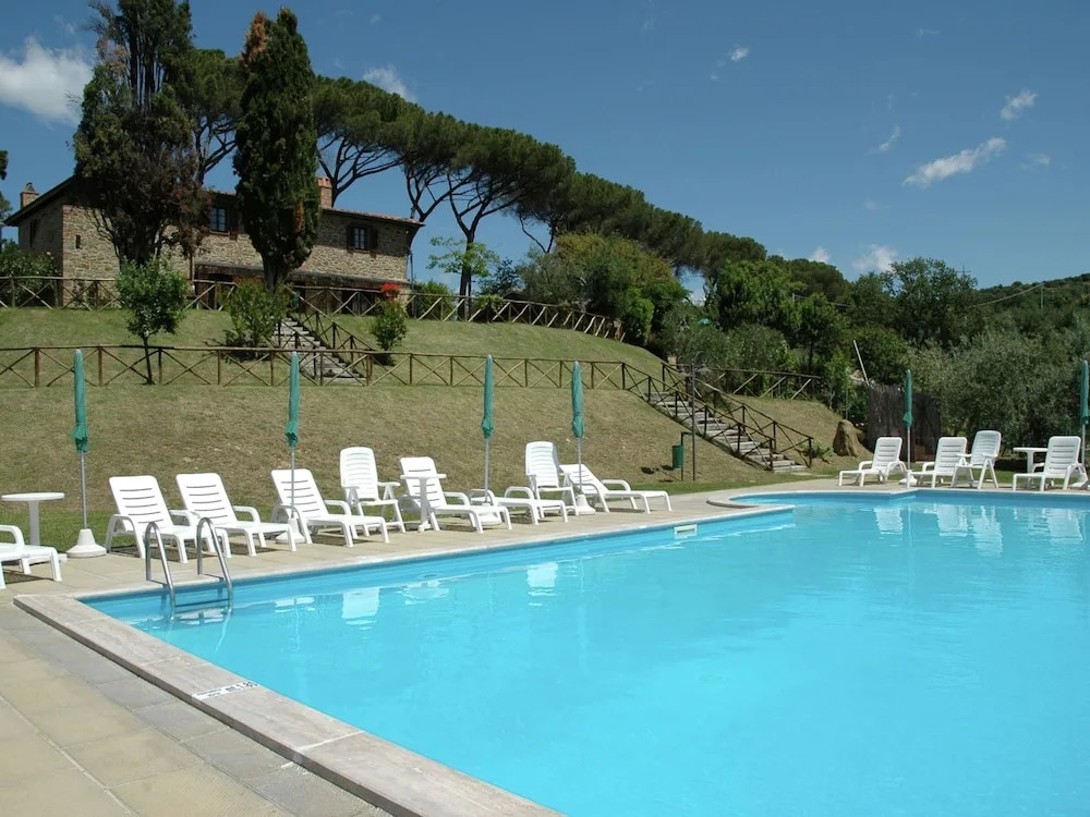 Farmhouse with air conditioning, private terrace and pool