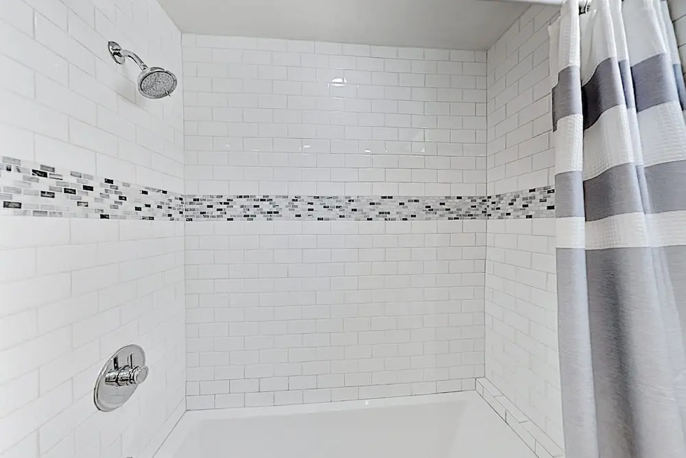 Modern Architectural - Just A Short Walk To Beach 3 Bedroom Home