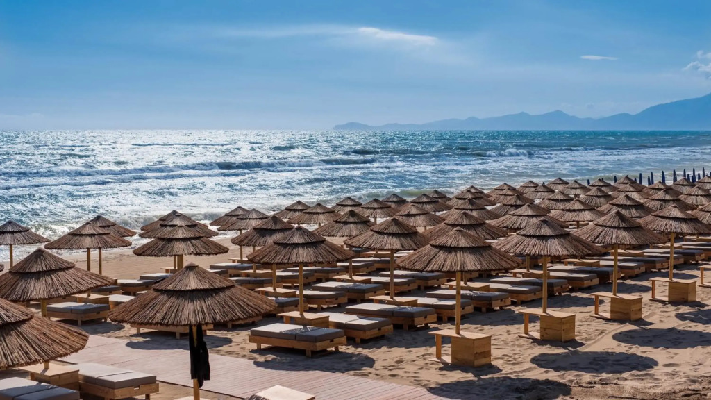Cumeja Beach Club & Hotel