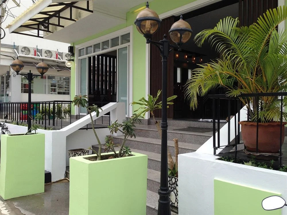 Home 8 Hotel