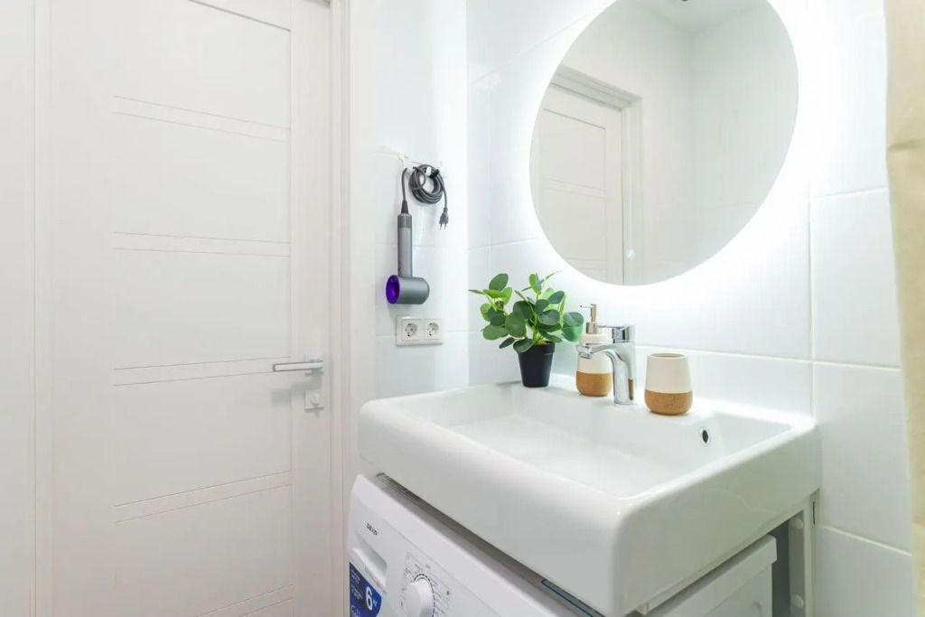Spacious studio on Aviatorov Street
