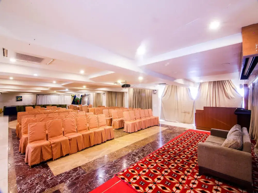 OYO 5561 Hotel Cambean
