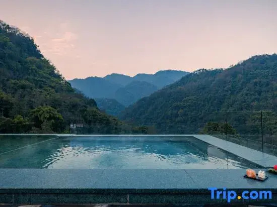 Trip.com Group Country Retreats (Mount Emei Yixi-Qingyin Joint Resort)