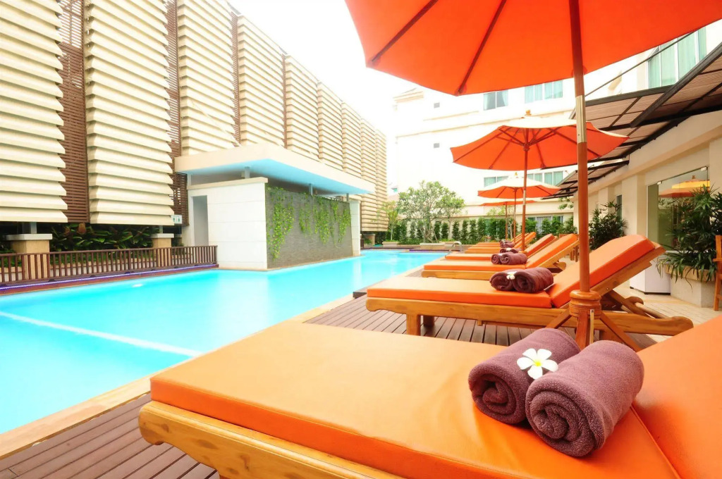 Avion Hotel