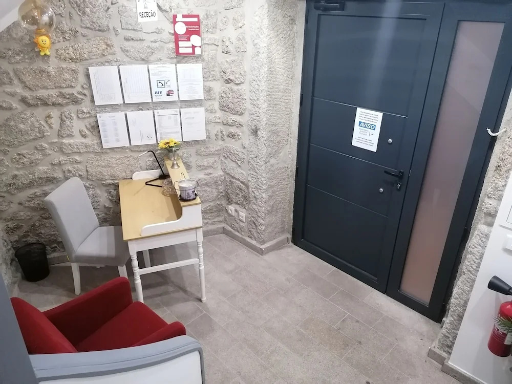 ALOJAMENTO GIRASSOL - Guest House - Quarto com casa de banho privativa