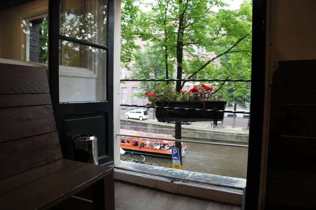 Amsterdam Downtown Hotel Canal View