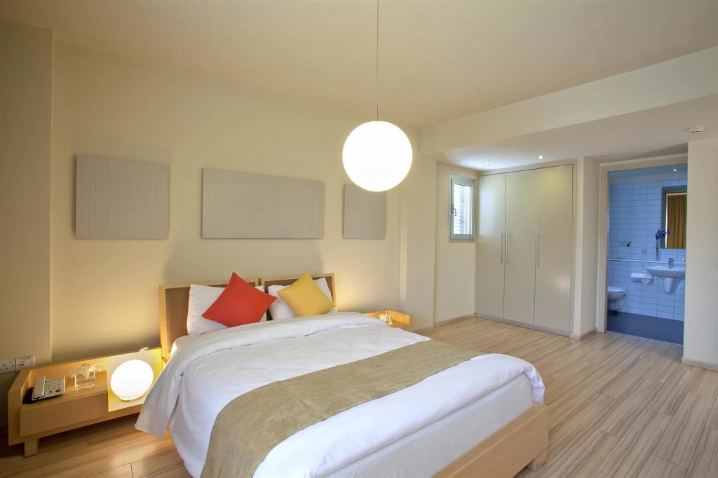 Almond Business Hotel