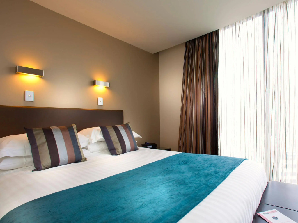 Mantra Collins Hotel