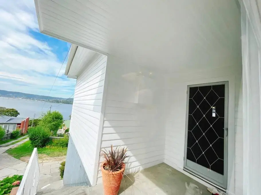Spectacular Hobart River View Home