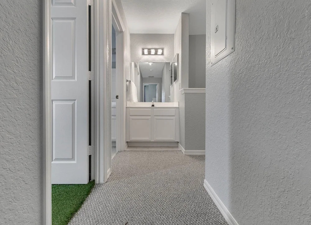 4 Bedroom Townhouse, Resort, 15 Mins to Disney, Themed Rooms perfect for Kids
