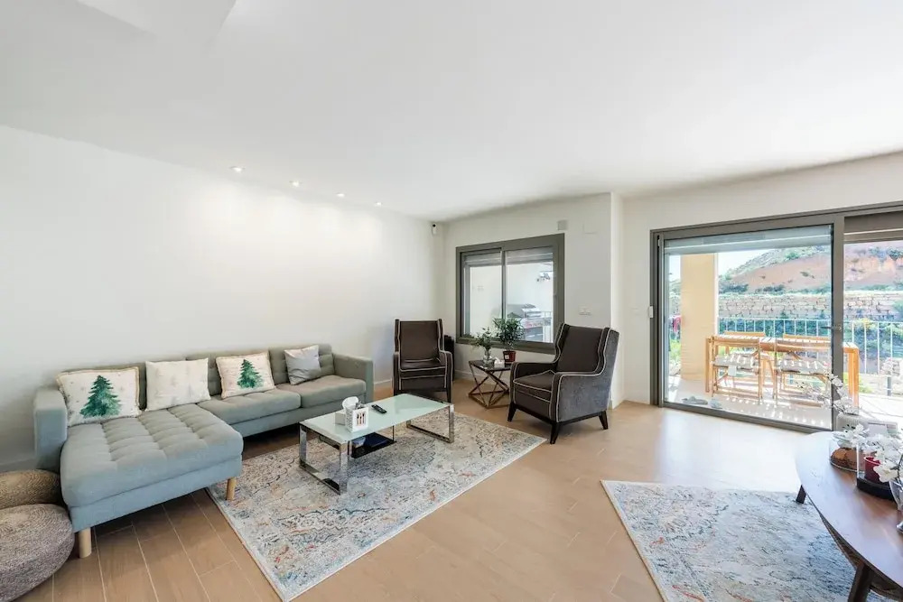 Inviting 3-bed House in Mijas