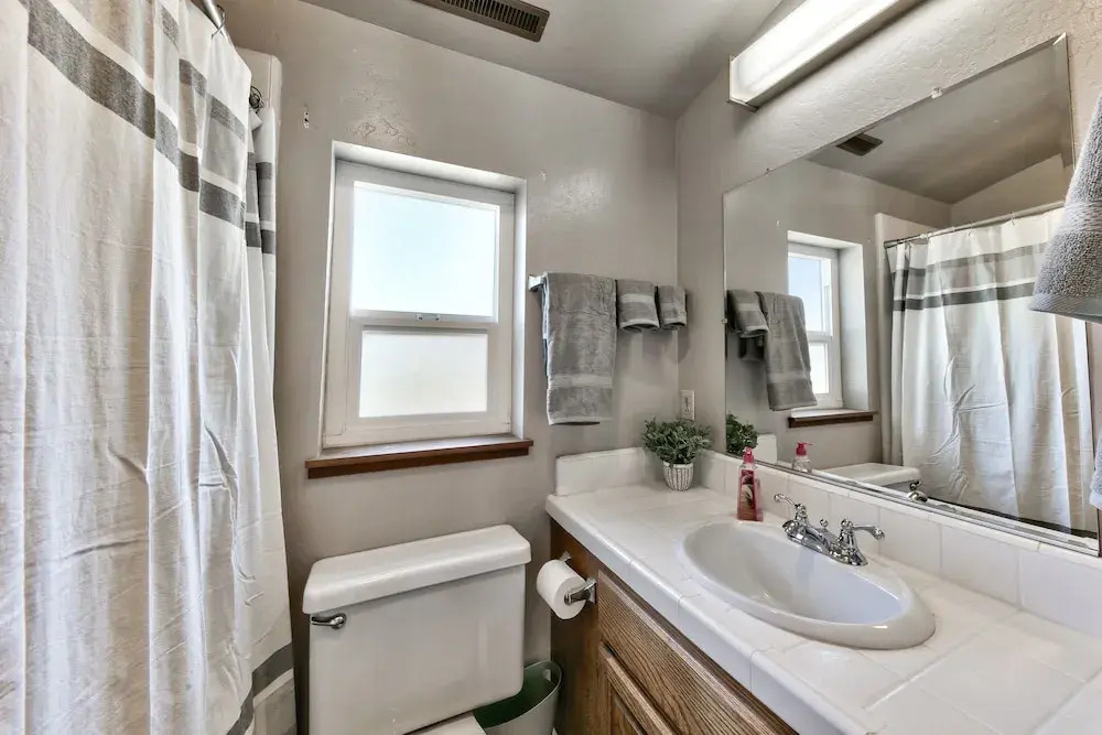 853p Lakeside Beach 4 Bedroom Home