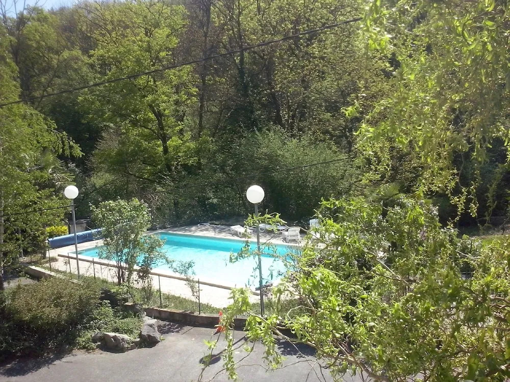 Logis Hôtel La Cascade - Lyon Nord