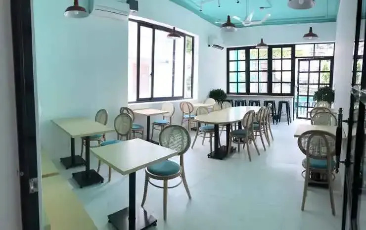 C o r o n a Hanoi House