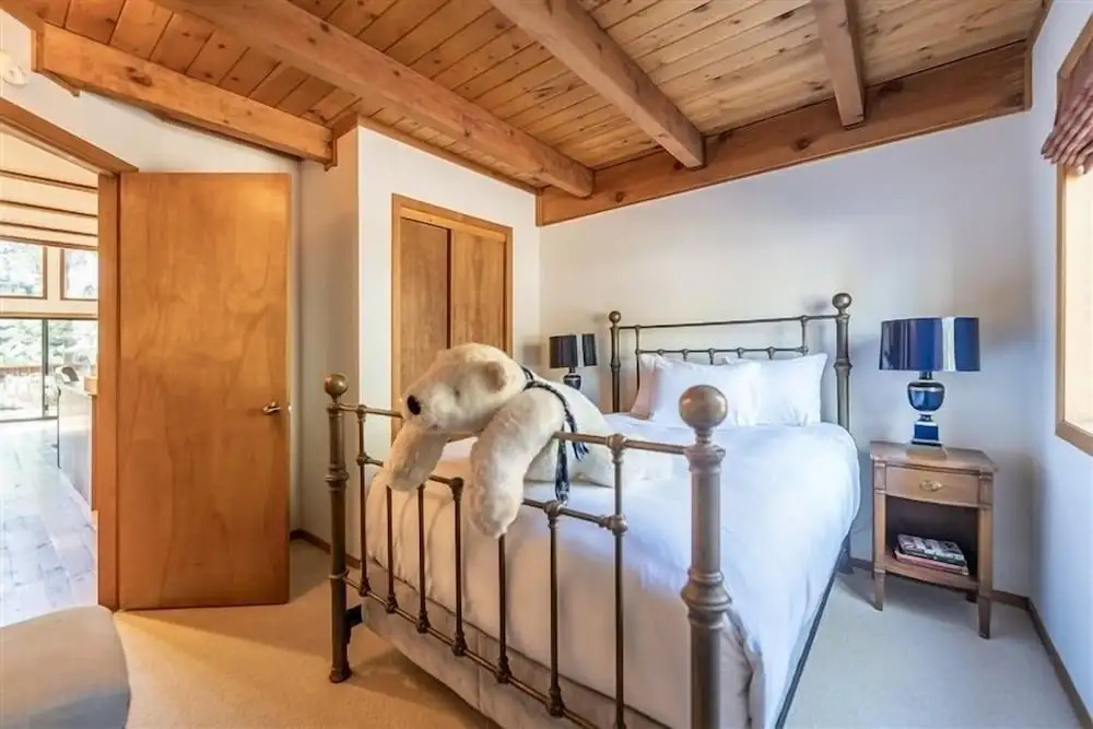 3BR+Den Home Overlooking Martis Valley by RedAwning Save 10% on 3 Nights, 15% on 5 Nights!