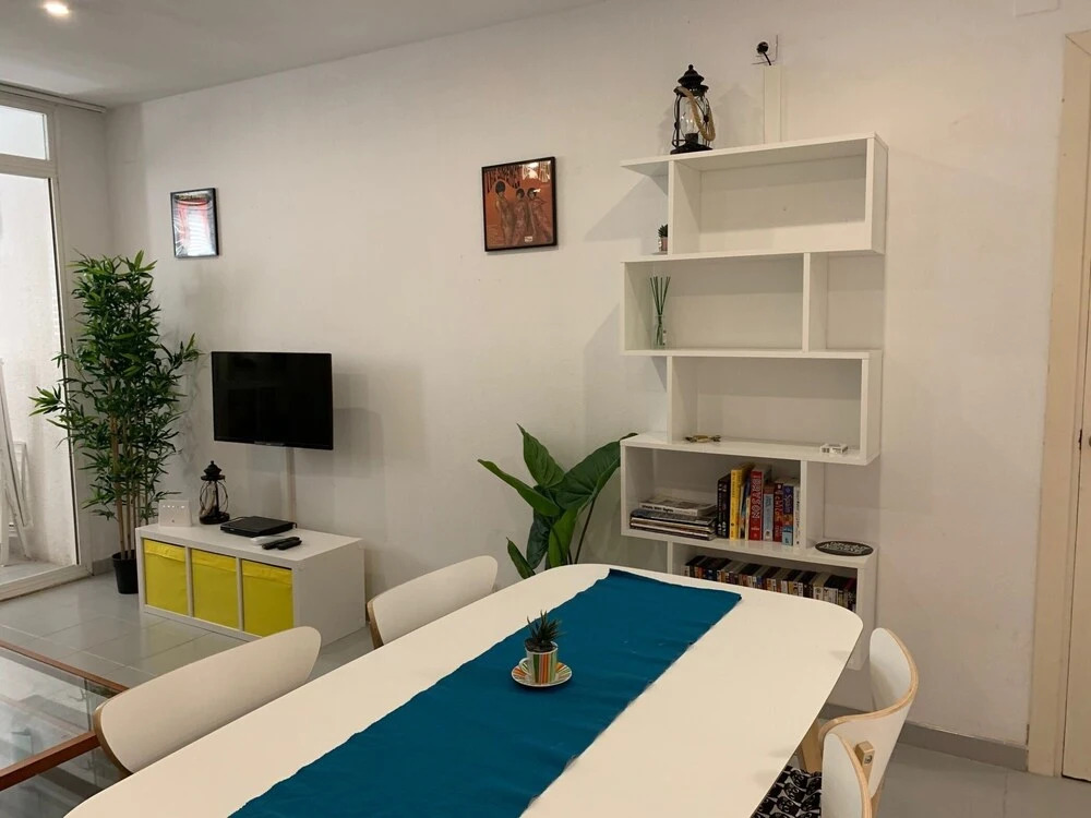 Ground Floor Facing the Sea, in Complex with Pool and Common Areas.