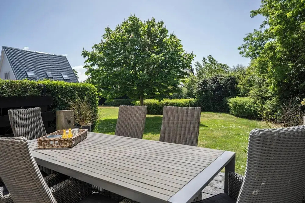 Pretty Holiday Home With Garden