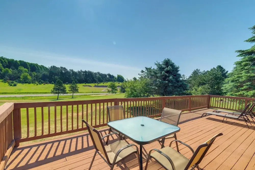 Beautiful Bellaire Home w/ Amenities, 4 Mi to Lake
