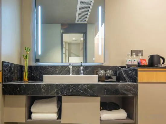 Homeinn Selected Hotel (Jinan Honglou Impression City Shandong University)