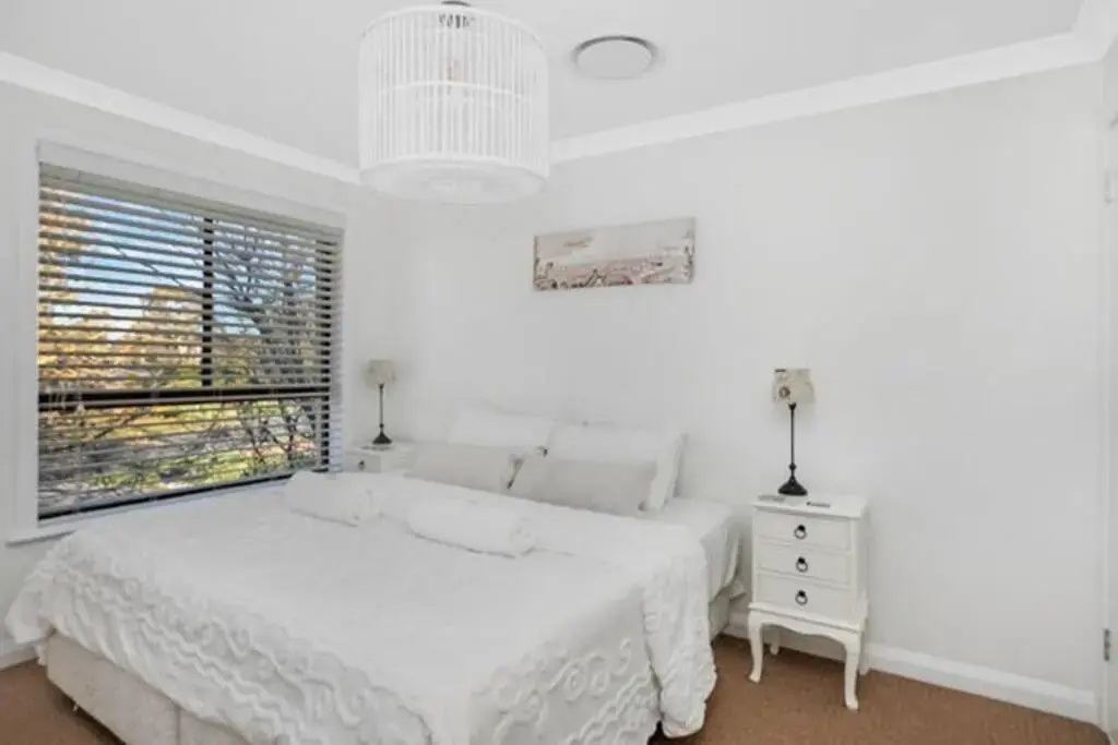 Arborea Country Holiday House catering for 14 to 16 guests In the heart of Bowral