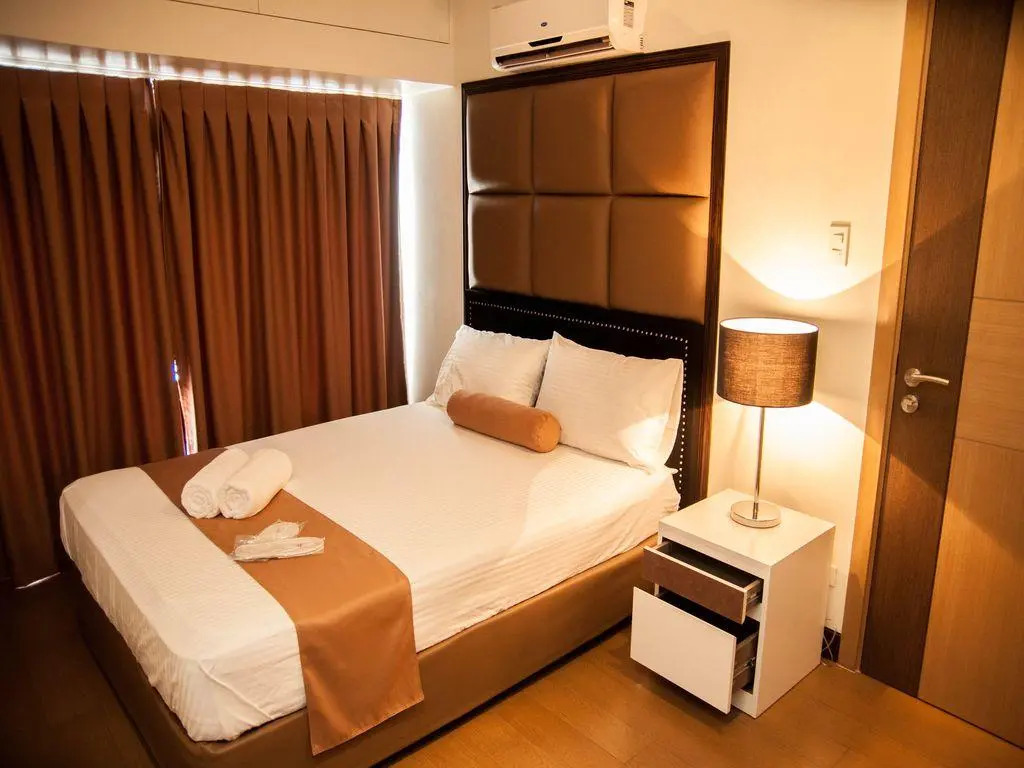Versailles Stay at One Central Residences