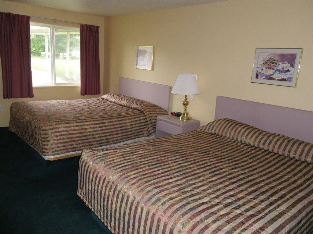 Selkirk Inn