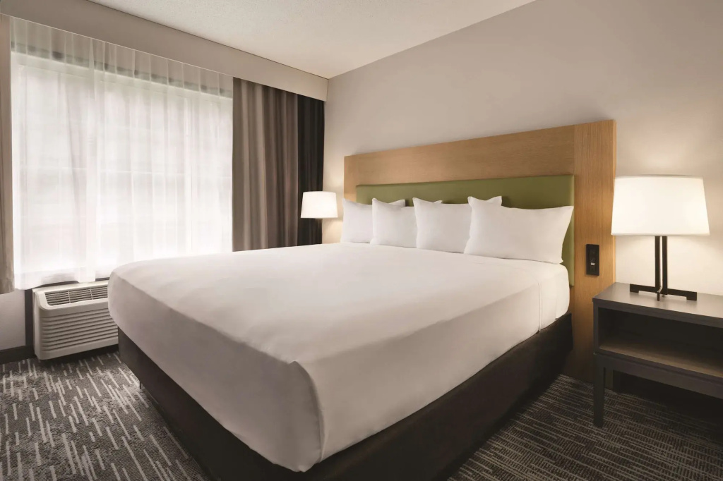 Country Inn & Suites by Radisson, Detroit Lakes