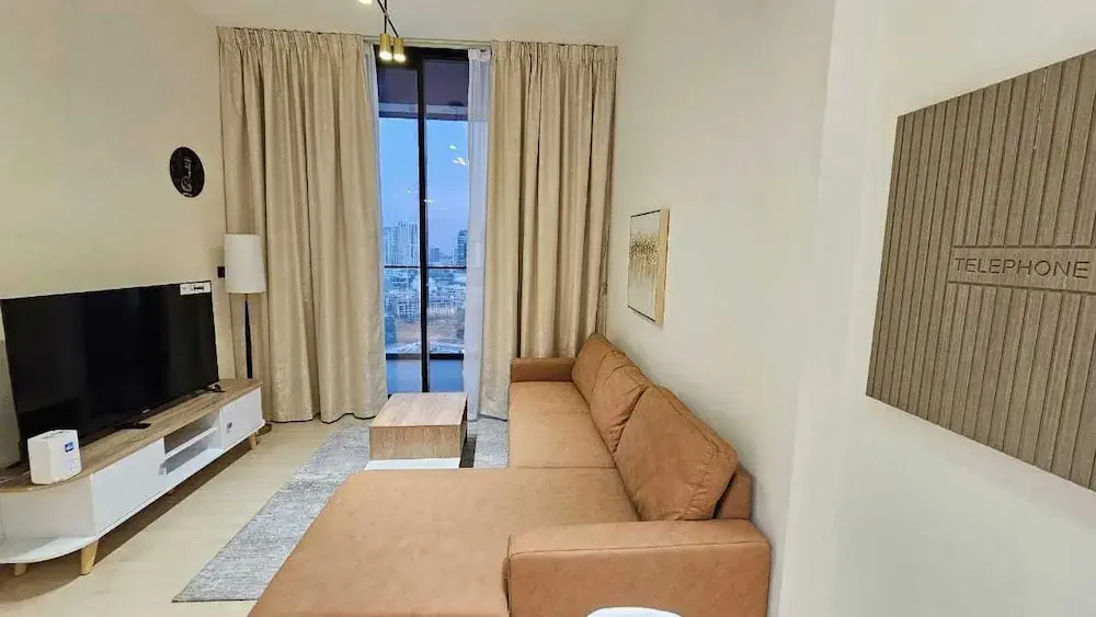 OYO HOME 1405 Spacious 1bed In Jvc Be