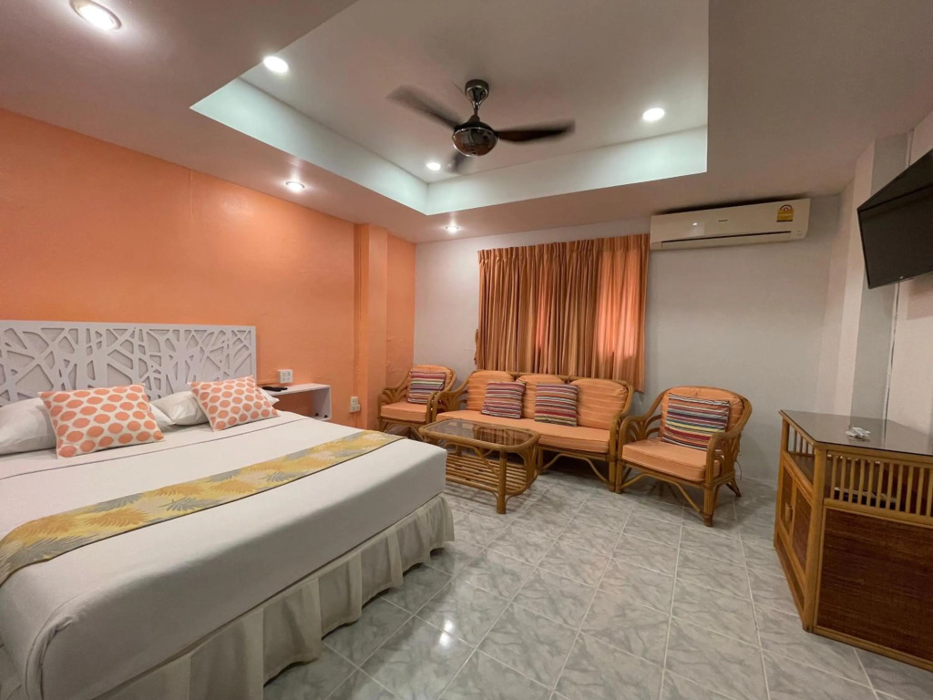 Summer Breeze Hotel