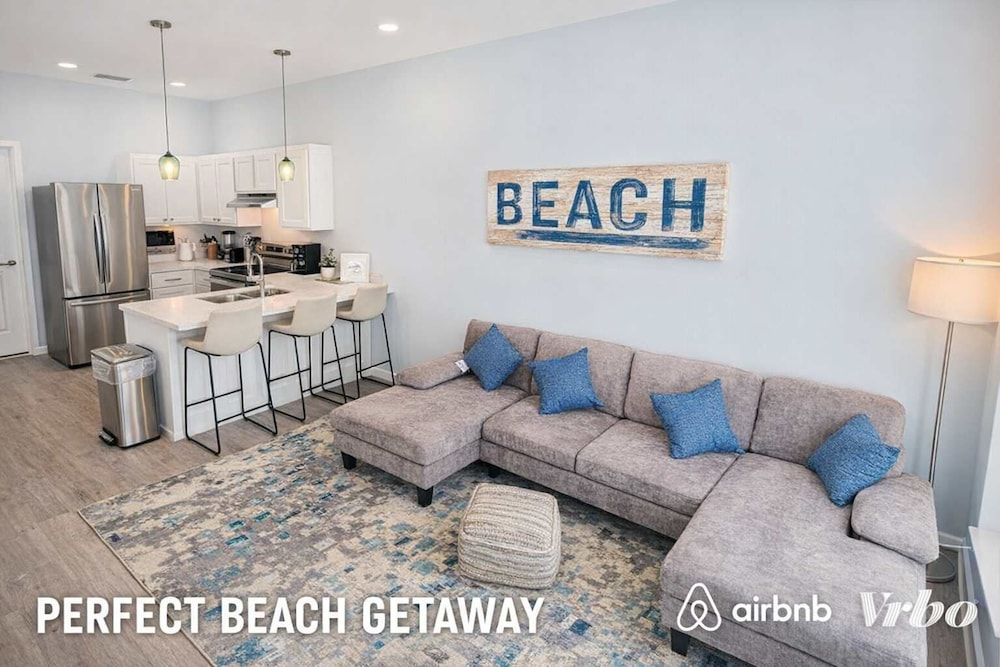 2 Levels - New Townhome -Heated Pool - #1