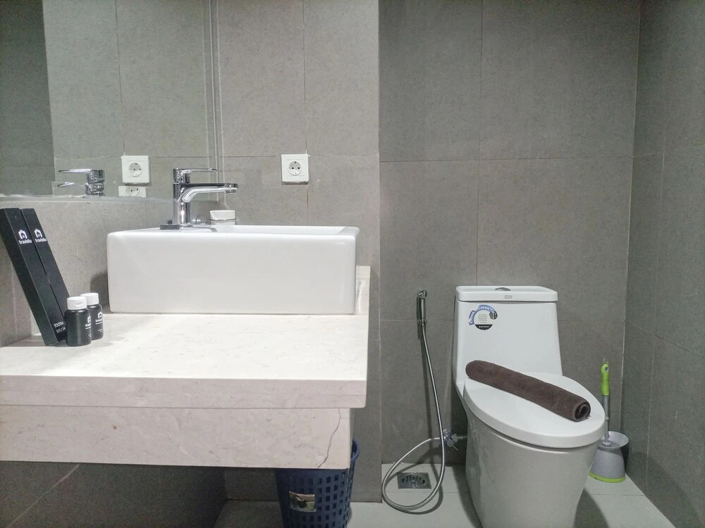 Elegant And Comfortable Studio Patraland Amarta Apartment