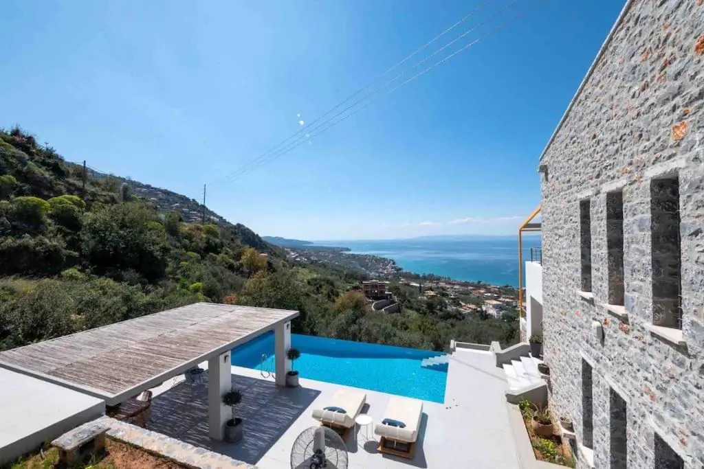 Large Elegant Studio, Kalathi Home Suites in Verga