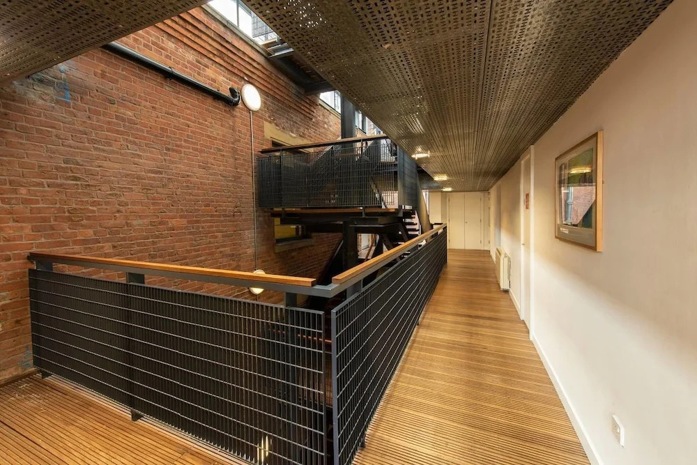 The City Mezzanine Apartment
