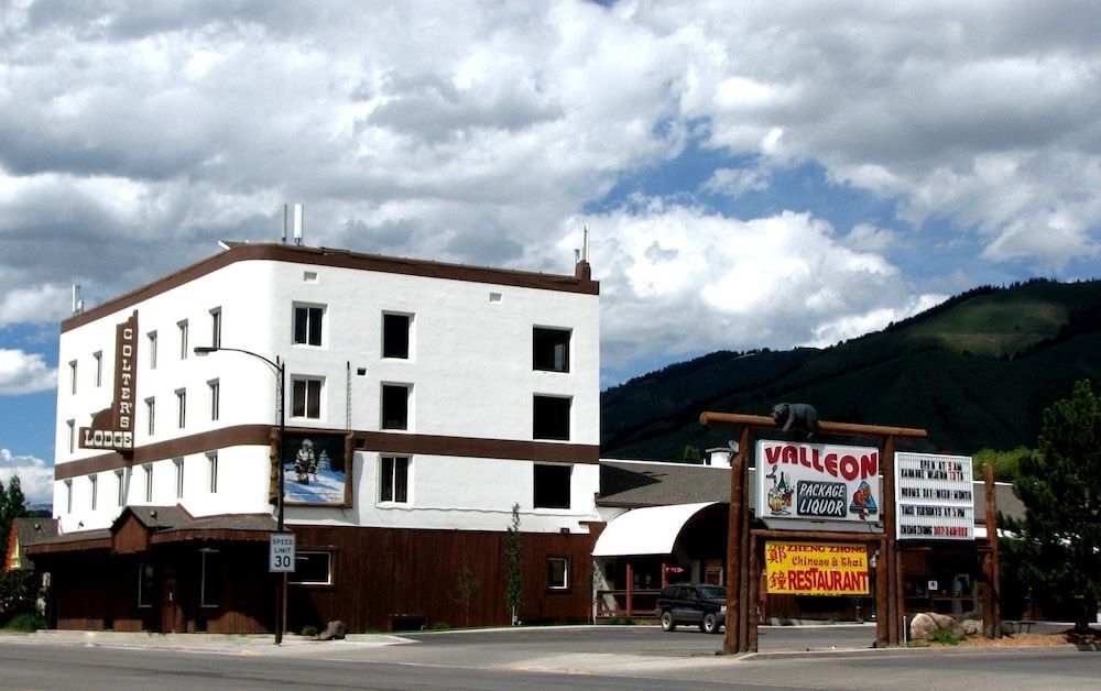 Colter's Lodge