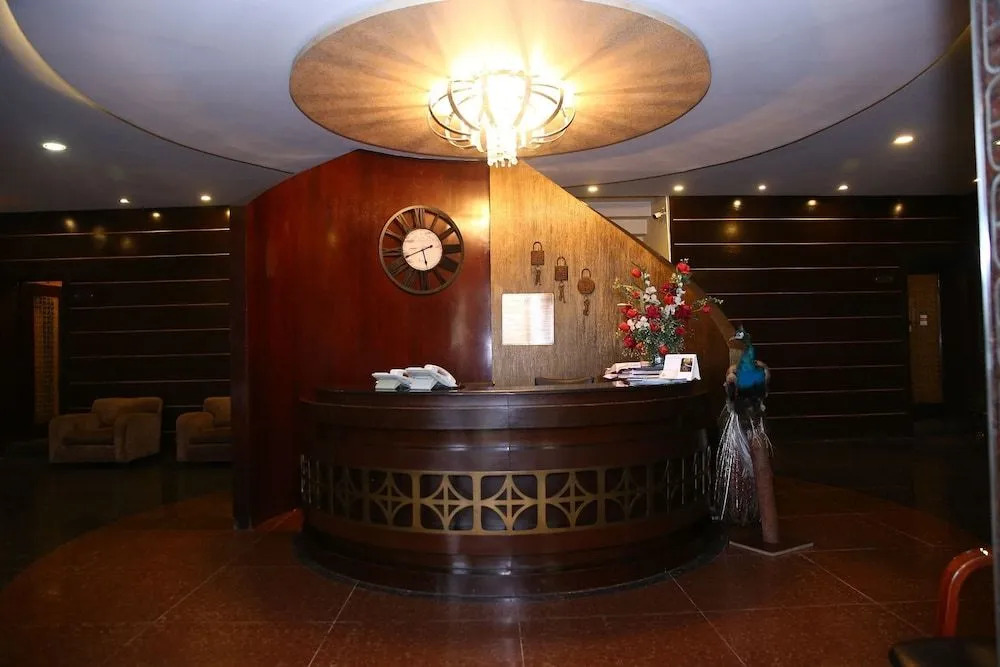 Safari Club 1