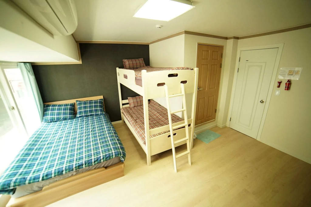 YOLO Guesthouse