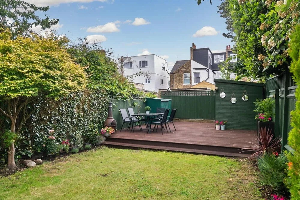 Kingston 3BR Relaxed Comfort for Family Work