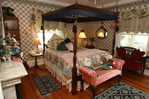 The Dickey House Bed & Breakfast