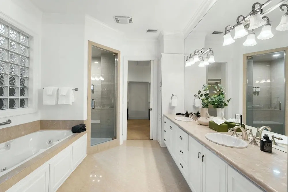 Chic & Secluded 4 BDR in Desirable Tarrytown!