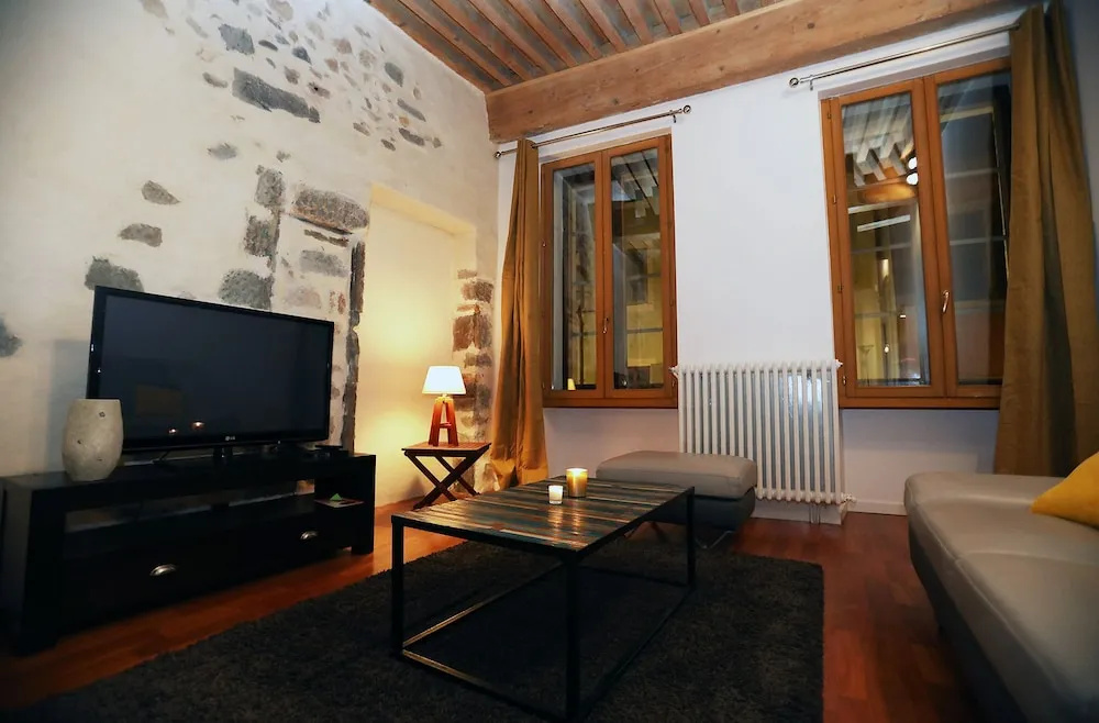 60 m2 just for 4 in the Old Town of Annecy