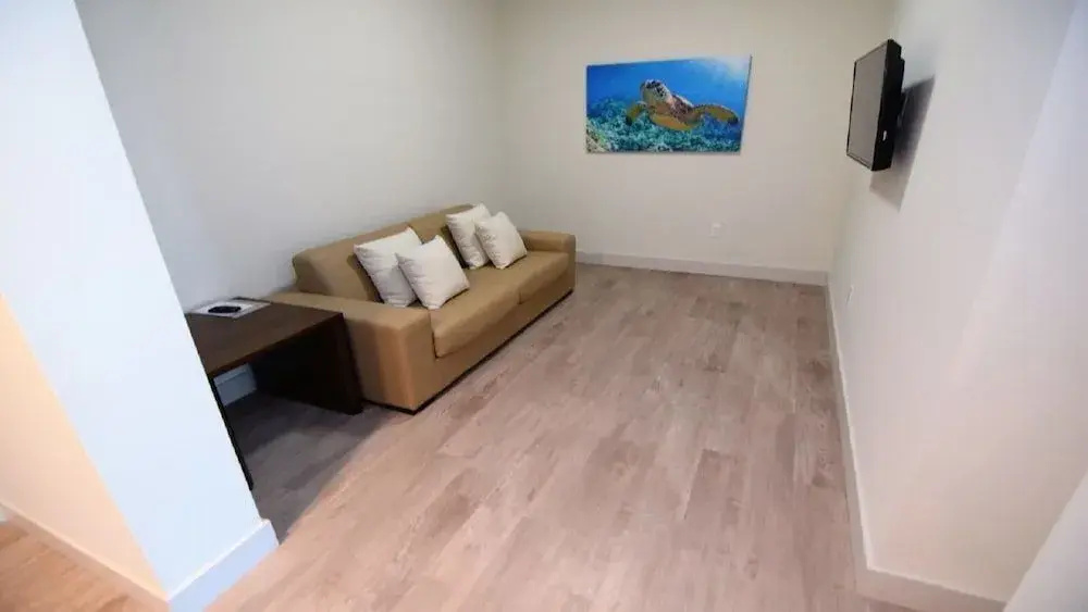 Spectacular 1 Bed Plus Den On To The Amazing Hollywood Beach