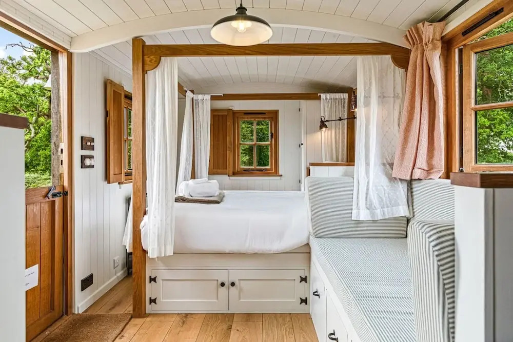 Quercus Redwood - Sleeps 4 - From 375 Per Night