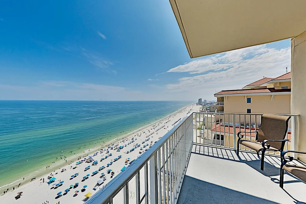 Gulf-front Getaway: Pools, Hot Tub - Steps To Sand 2 Bedroom Condo