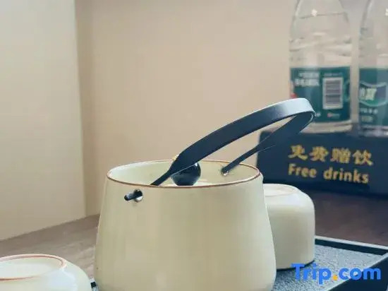 Yunzhou Silk Road Hotel (Convention Wuyue Plaza Medical University Seventh Affiliated Hospital)