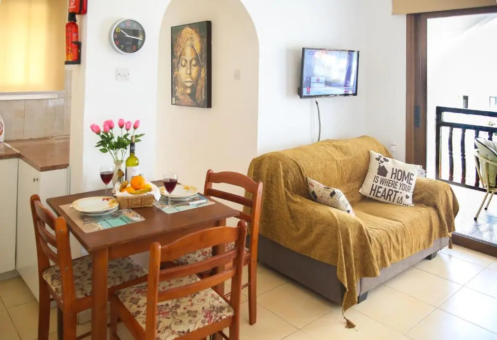 The Cosy Retreat Kato Paphos Apt 400m To The Beach