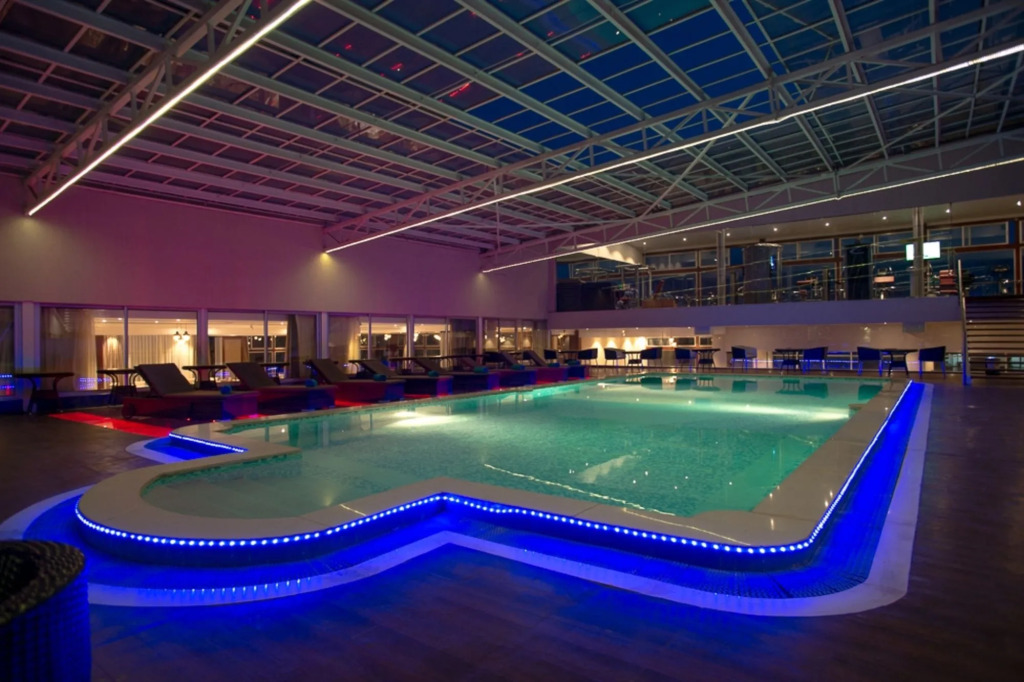 Cloud Hotel & Suites