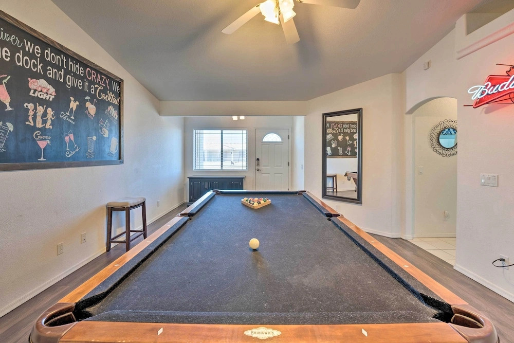 Central Lake Havasu City House: Grill & EV Charger