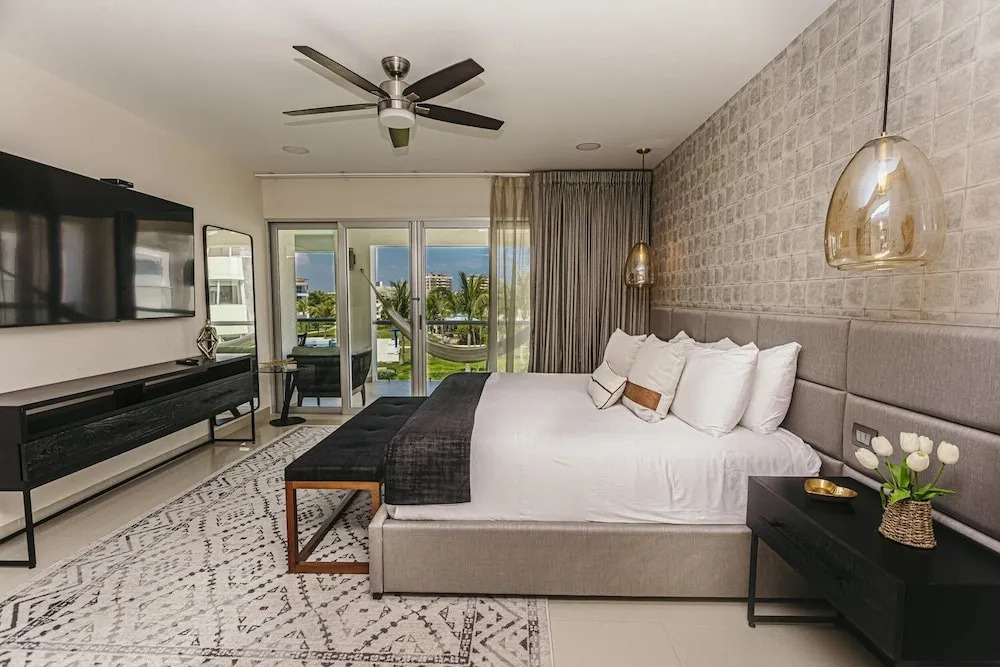 Casa Lanai 4 Bedroom Condo by RedAwning