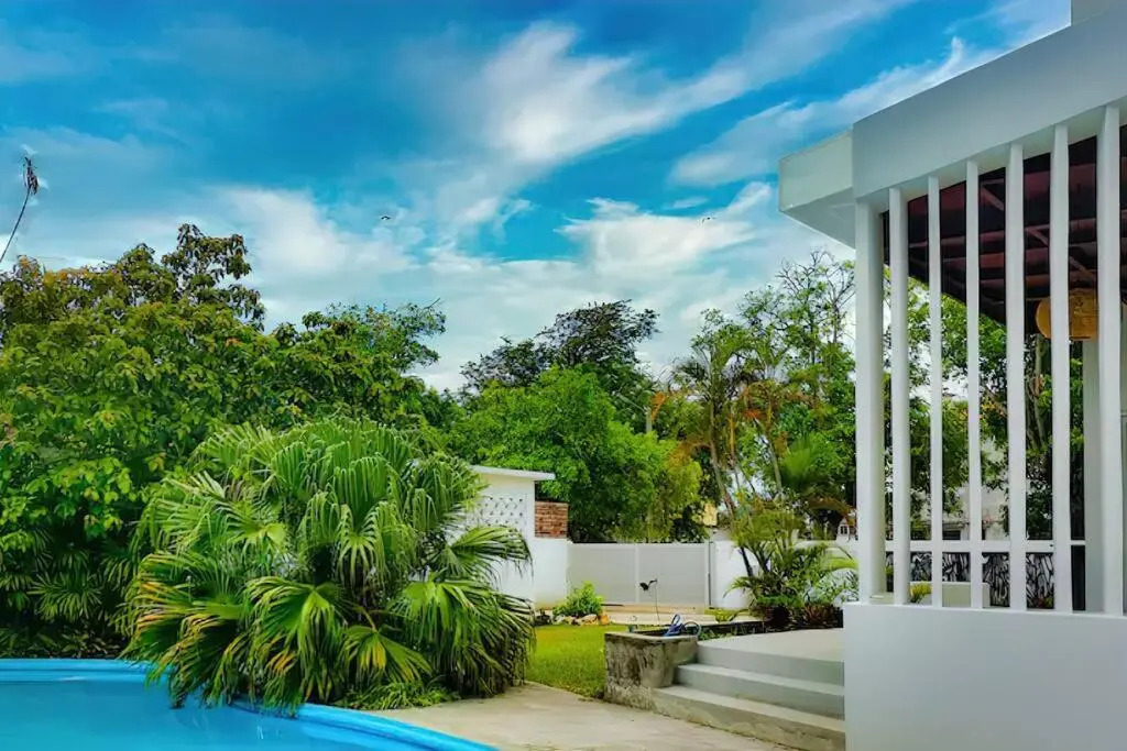 Contemporary Private Studio with Pool and Kitchen